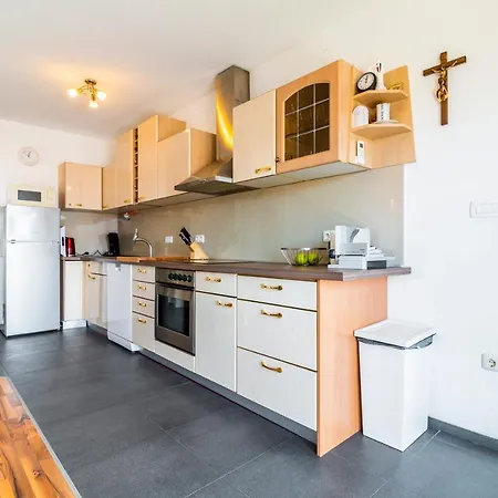 Apartments Lacaleta شقة *