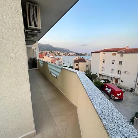 Apartments Lacaleta شقة