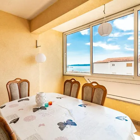 Apartments Lacaleta شقة *